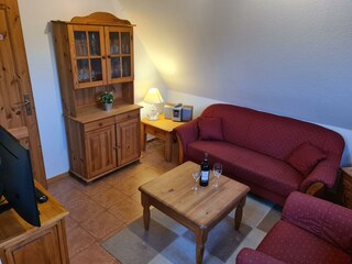 Gemütliches Wohnzimmer mit Smart-TV