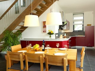 Esstisch und Küchenzeile