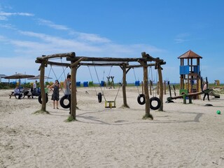 größer Spielplatz am Friesenstrand Tossens