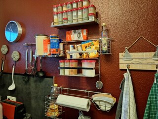 unsere Gewürzbar mit vielen Gewürzen