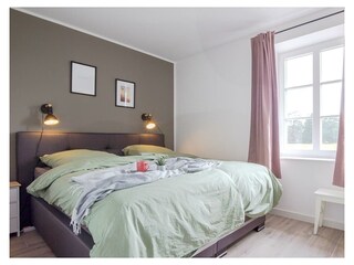 Schlafzimmer mit Doppel-Boxspringbett Alma