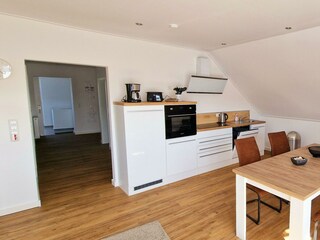 Küchenzeile mit Essbereich