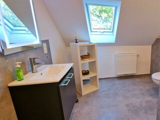 Badezimmer mit Dusche/WC