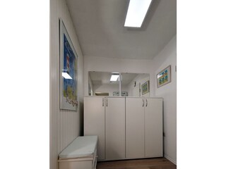 Staraum und Sitzbank im Flur