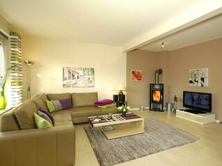 Wohnzimmer mit Kamin