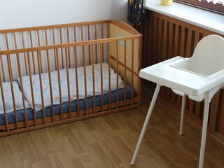 Kinderzimmer mit Kinderbett