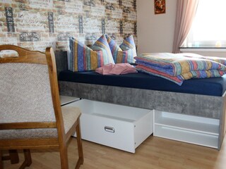 Schlafzimmer mit französischem Bett (140x200m)