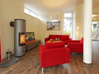 Wohnzimmer mit Kamin