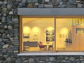 Panoramafenster in der Dämmerung