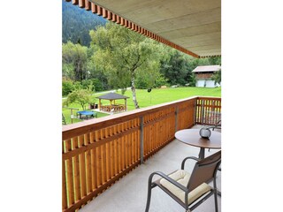 Balkon Whg. 2+3 Sicht Spielplatz