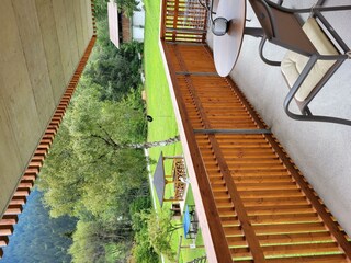 Balkon Whg. 2+3 Sicht Spielplatz