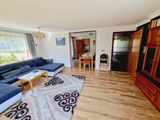 Wohnzimmer 1. OG & Kinderstuhl (1x)