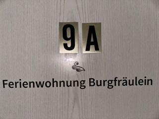 # 9a Burgfräulein