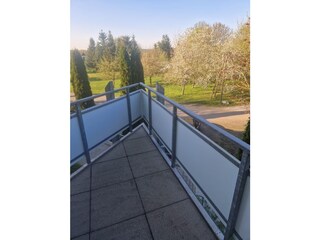 zwei Balkons oder lieber 8.000 m² Grundstück!!!