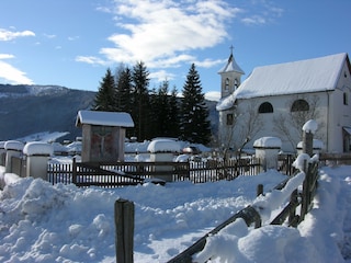 Kirche und Friedhof