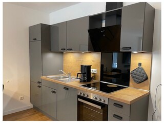 Gut ausgestattete Küchenzeile