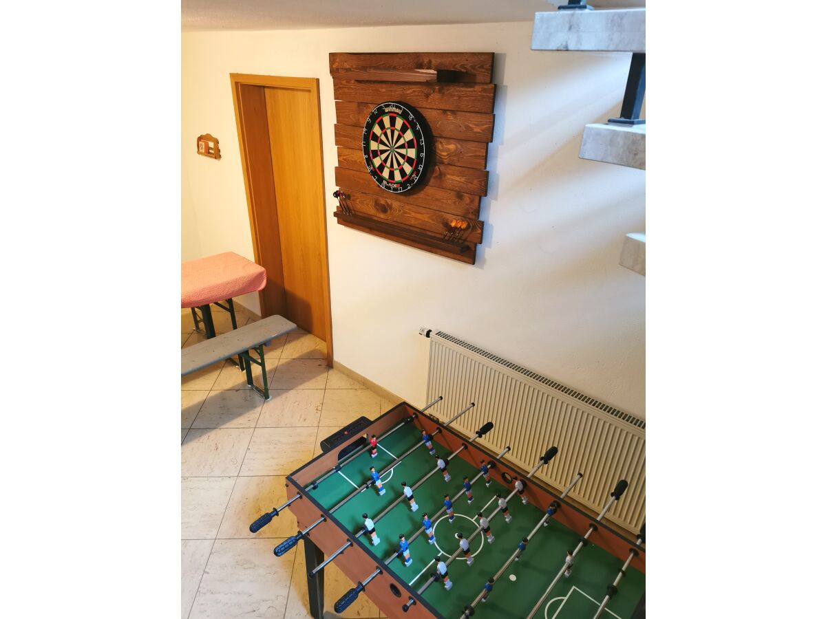 Dartscheibe mit Tischkicker