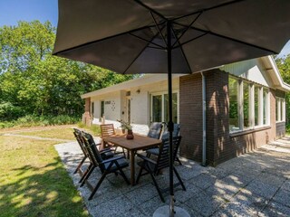 Die Terrasse mit Gartengruppe