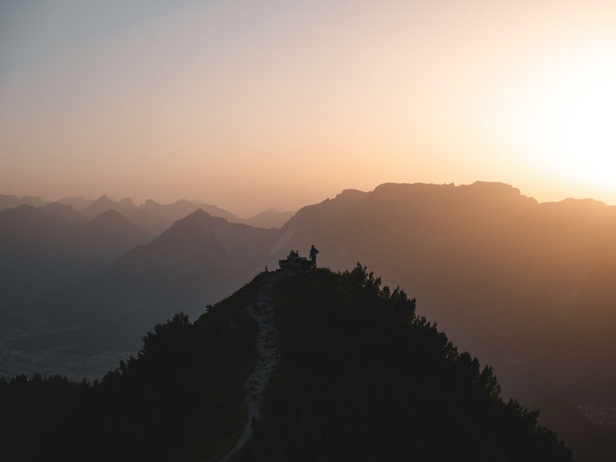 Bank am Gratlspitz Gipfel Sonnenuntergang Alpbach