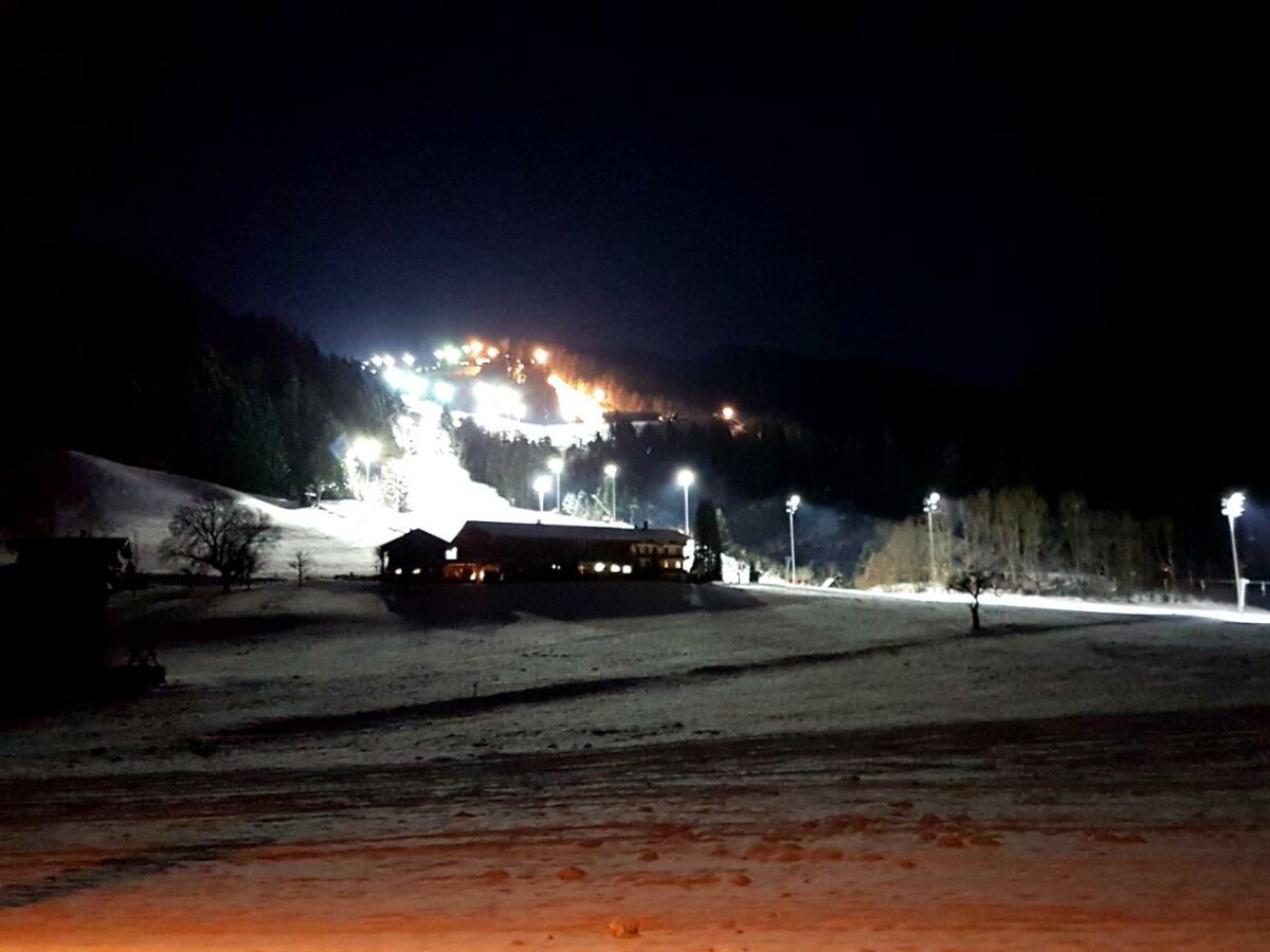 Flutlichtpiste 5 Minuten vom Haus