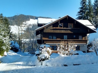 Winter Haus Luzia