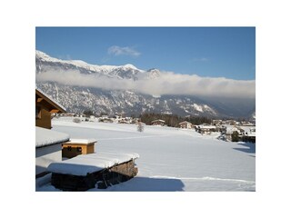 Ausblick-aus-der-Kueche-ins-Rofangebirge