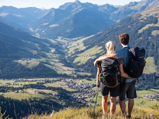 Wanderung Hochstrickl Alpbach Sommer Paar Gipfel W