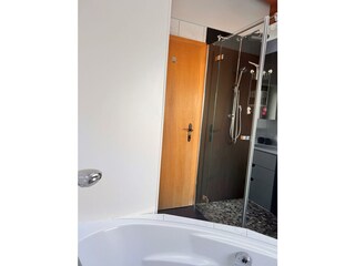 Sonnenplatzl_Radfeld_Alpbachtal_Badezimmer