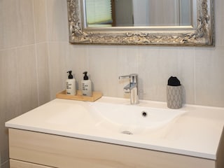 Natural_ Deluxe_Apartment_Alpbach_Badezimmer