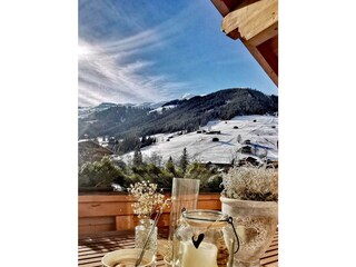 alpbachloft_alpbachtal_kaffeeambalkonwinter