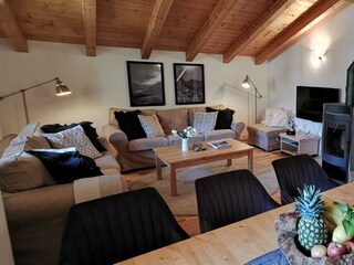 alpbachloft_alpbachtal_wohnzimmermittvundofen