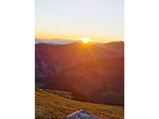 alpbachloft_alpbachtal_sonnenaufgangmitfamilie