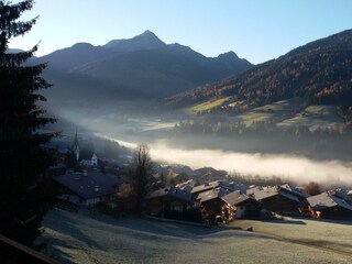 Moaeben Alpbach Dorfblick Herbst