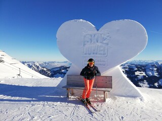 Moaeben Alpbach. Margit im Schi Juwel