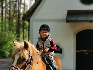 _ponyreiten_Denggalahof_Kinderparadies_Alpbachtal