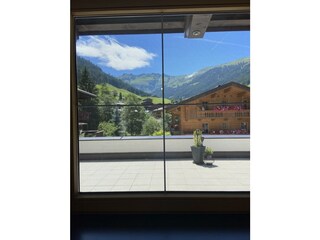 Riverside_Alpbachtal_Ausblick_Wohnzimmer