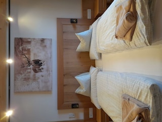 Schlafzimmer 1 vier Betten