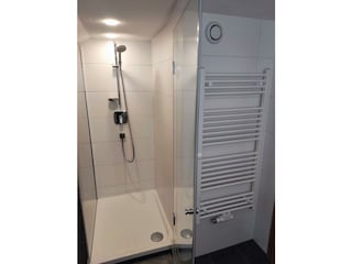 Dusche mit Handtuchtrockner Ferienwohnung