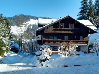 Winter Haus Luzia