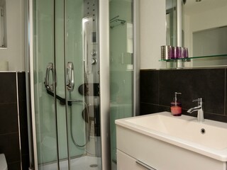 Ferienwohnung_Kramsach_ Alpachtal_Badezimmer