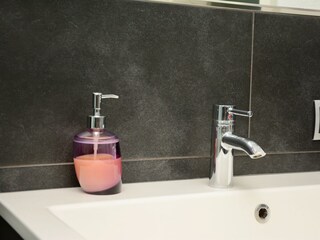 Ferienwohnung_Kramsach_ Alpachtal_Waschtisch