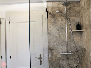 Ferienwohnung-Rosa-Muenster-Alpbachtal-Badezimmer-