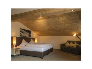 Doppelbett großzügiges Zimmer