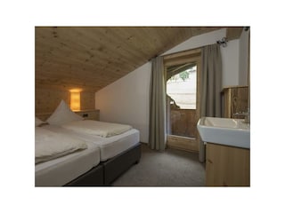 Zimmer mit Balkon