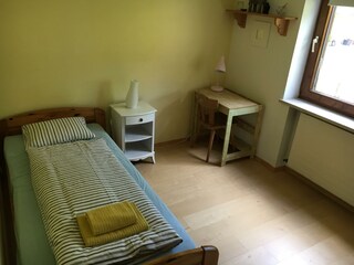 Haus Amalia_Alpbachtal_Kramsach_Schlafzimmer (3)
