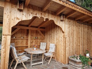 Haus Frei-Nagele_Alpbachtal_Laube auf der Terrasse