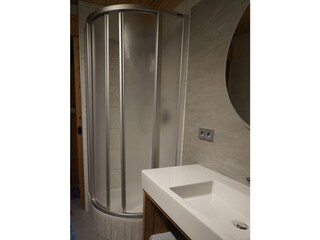 Haus Frei-Nagele_Badezimmer_Neu