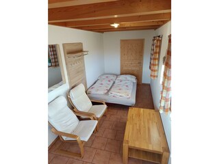 brandterhof_brandenberg_alpbachtal_eingang_sofa_mi