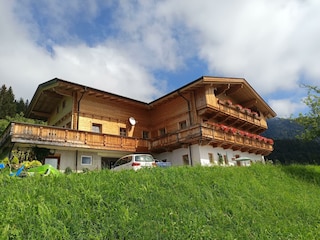 Brandterhof_Brandenberg_Alpbachtal_Hofansicht..