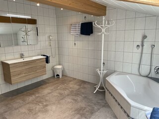 Aussergraben_Alpbach_Badezimmer LINDA